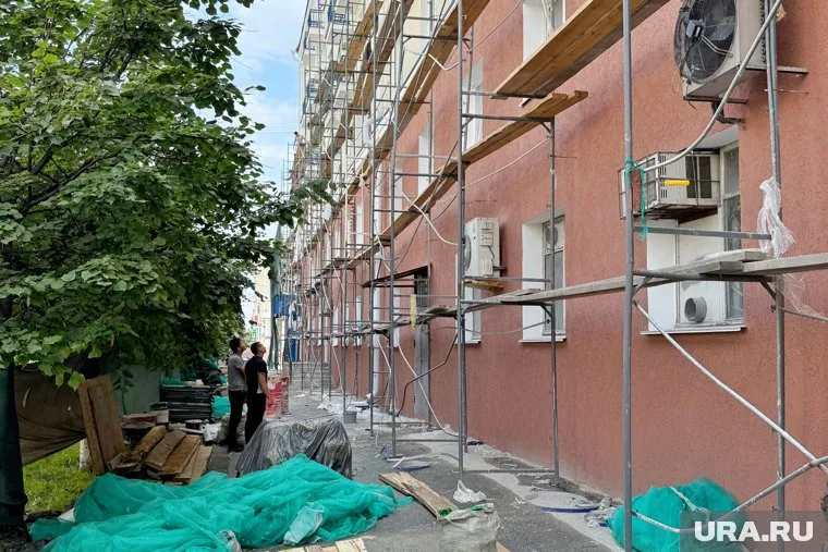 В центре Кургана на мужчину обрушились доски со строительных лесов