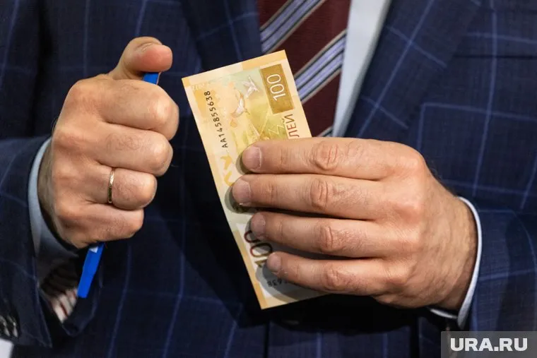 На 6,1% увеличатся оклады чиновников