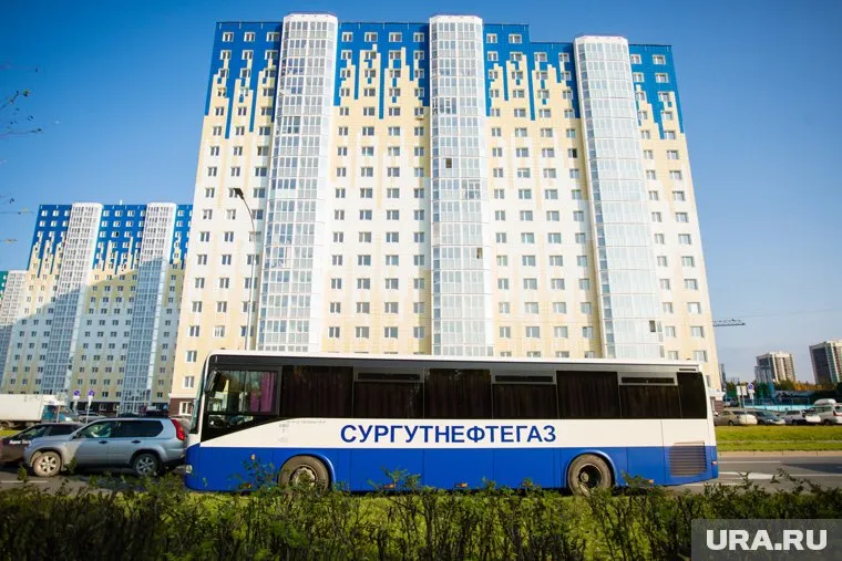 Водитель автобуса «Сургутнефтегаз» с палкой накинулся на велосипедиста