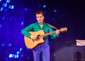 Мечтал быть летчиком, а стал звездой ТВ: Вячеславу Мясникову — 46 лет