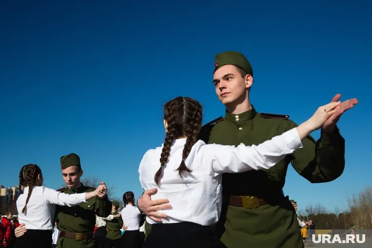 Вальс Победы станцевали в Баженовском месторождении (архивное фото)