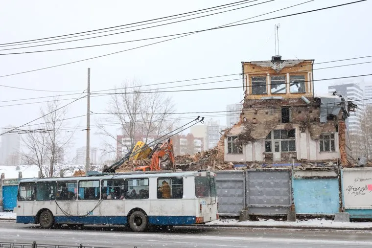 Снос аэровокзала Уктус. Екатеринбург