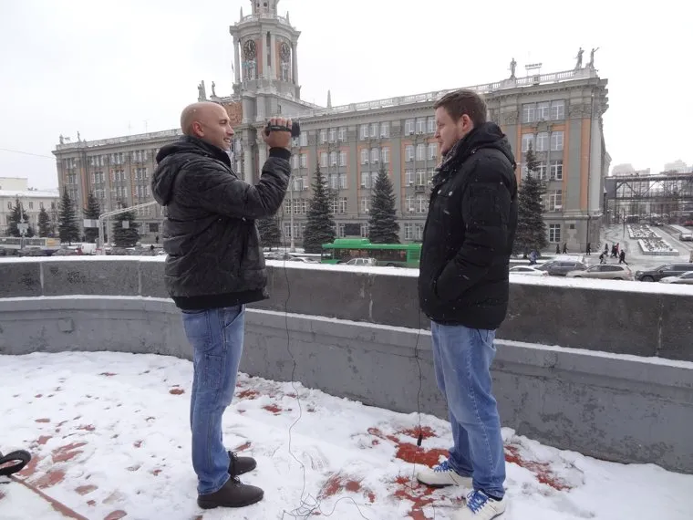 Грэм Филлипс и пранкер Лексус в центре Екатеринбурга, Грэм Филлипс, пранкер лексус, столяров алексей