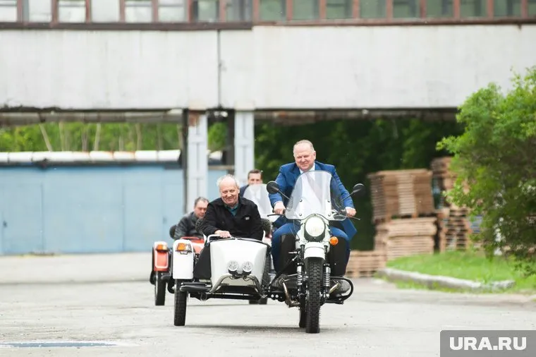 Полпред пока только выбирает цвет своего нового мотоцикла