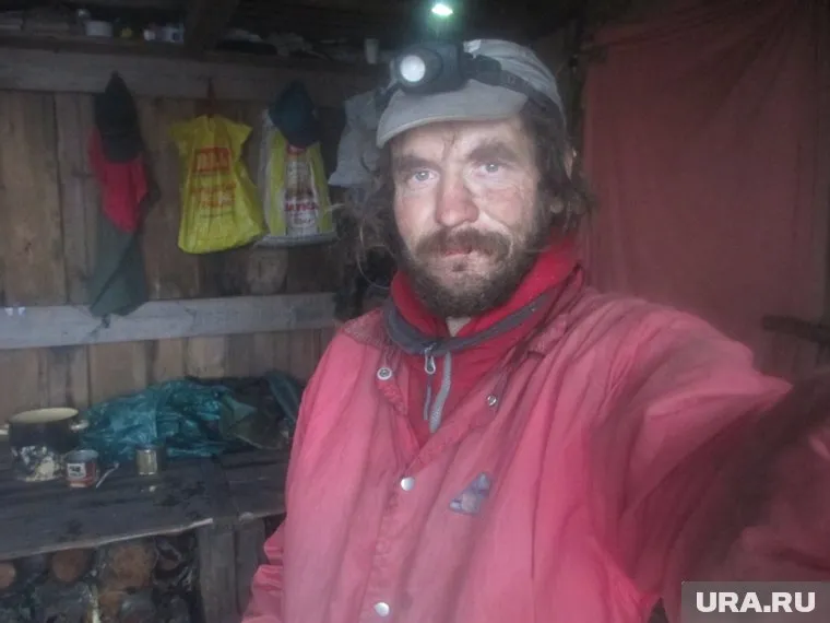 Оказывается, Бородин пытался спуститься с гор, но не смог победить снег и погоду