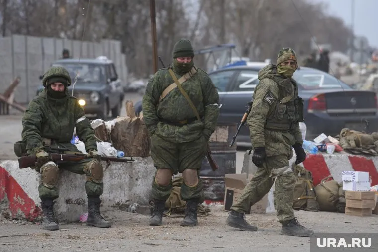 Военных обвинили в том, что они вывозят в Россию наворованное имущество на Украине