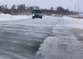 На дорогах ЯНАО организовали реверсивное движение со спецтехникой