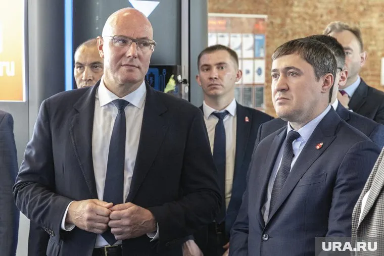 Дмитрий Махонин (справа) представит Дмитрию Чернышенко (слева) программу празднования