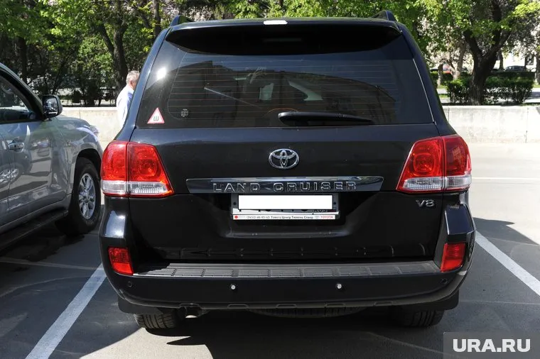 Экс-полицейский решил отомстить молодым людям