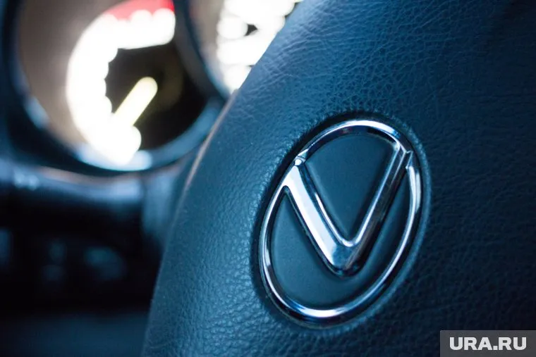 Закупку роскошного Lexus собиралась проверить прокуратура