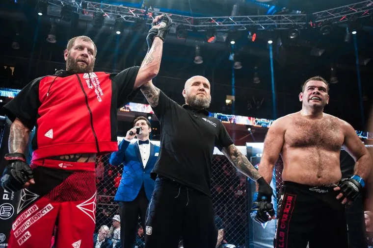 Турнир по смешанным единоборствам RCC2: Russian Cagefighting Championship в КРК "Уралец". Екатеринбург