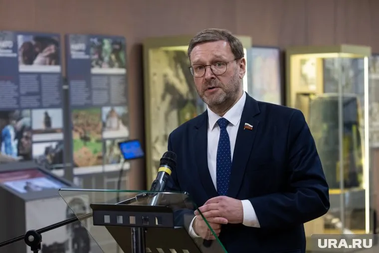 Американцы используют внешнюю политику для межпартийной борьбы, заявил Константин Косачев