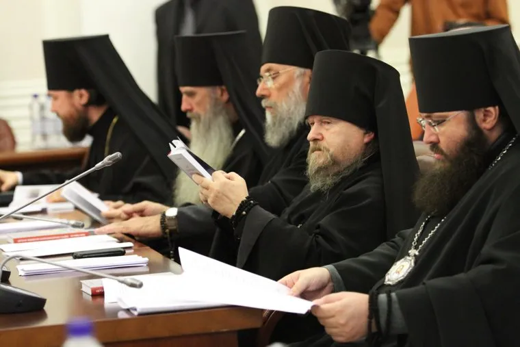 Заседание совета по религии в полпредстве. Игорь Холманских. Всеволод Чаплин, церковь, христианство, конфессия, собор, православие, батюшка, рпц, полпредство, религия