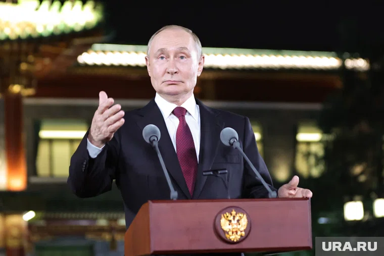 Путин пообщался с курсантами на ВЭФ-2025