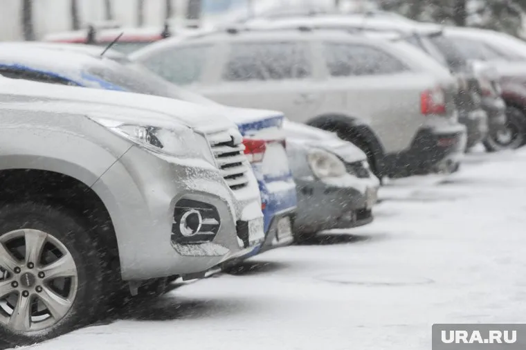 Депутат Камшилов заметил, что въезд на парковку для посетителей налоговой инспекции закрыта
