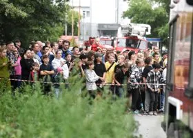 Екатеринбуржцы устроили драку возле горящего НПО автоматики 