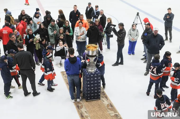 Форвард «Металлурга» Данила Юров привез Кубок Гагарина в Челябинск