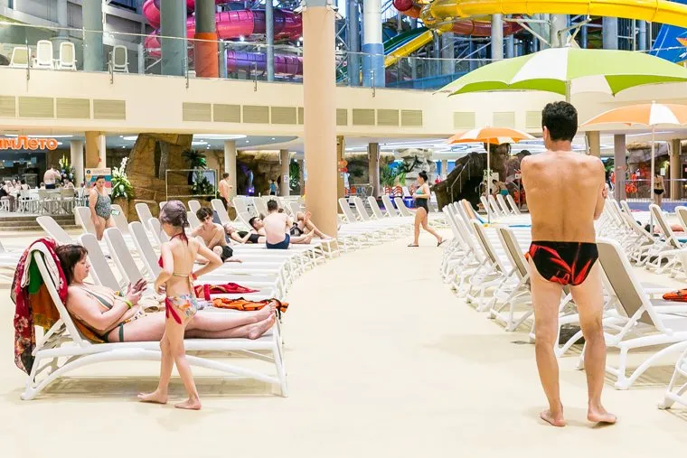 Обстановка в аквапарке Лето Лето. Тюмень