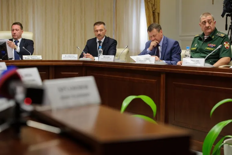 Совещание у Игоря Холманских по выборам 2017 и 2018 гг. Екатеринбург, калиберда александр, вяткин александр, холманских игорь, голлоев игорь