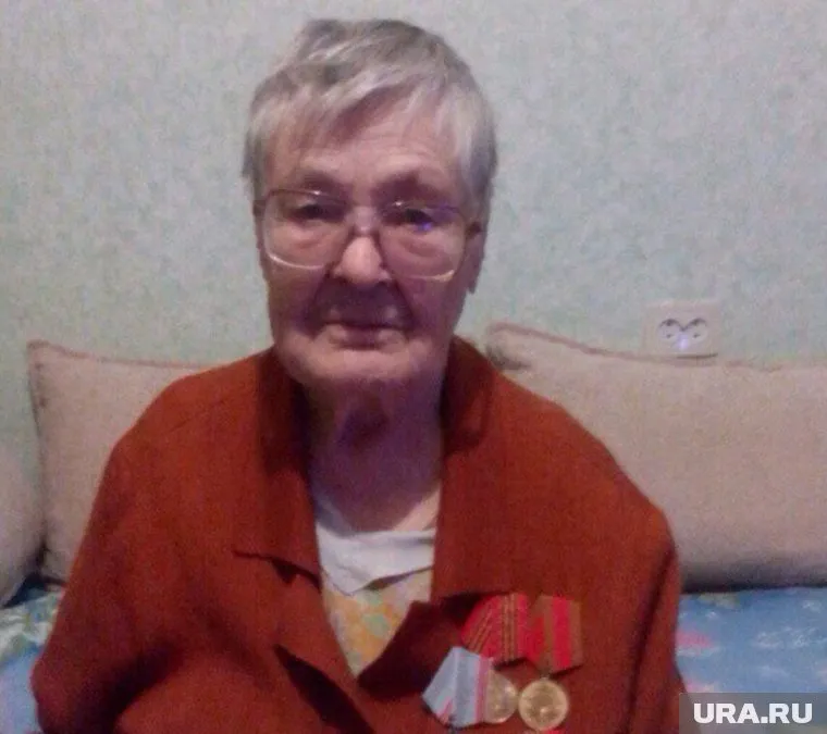 Дочь ветерана Великой Отечественной не помогает матери, аргументируя это тем, что у нее нет денег