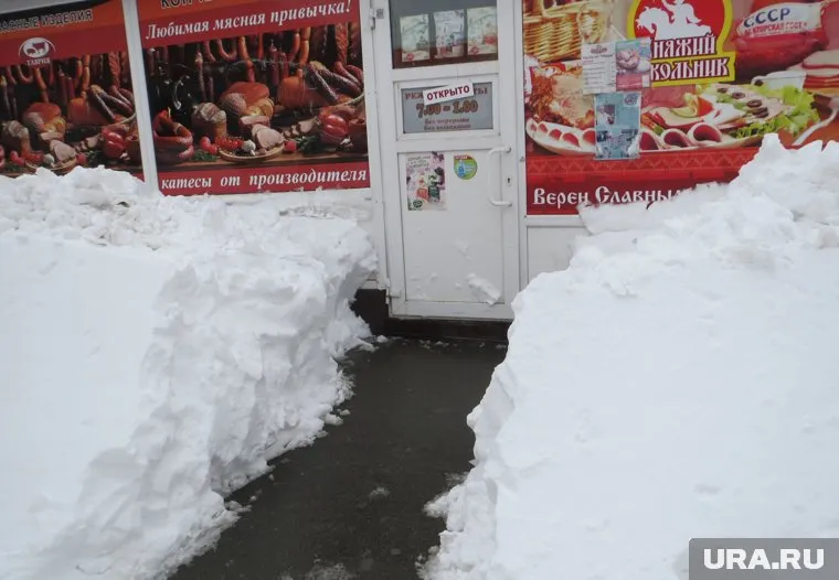Голый дебошир, разгромил магазин в Екатеринбурге