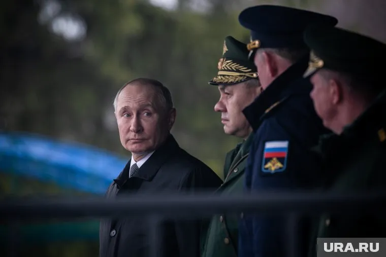 Большое влияние оказывают бывшие военные и сотрудники спецслужб