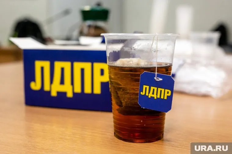 Пермское реготделение ЛДПР оставили без мебели