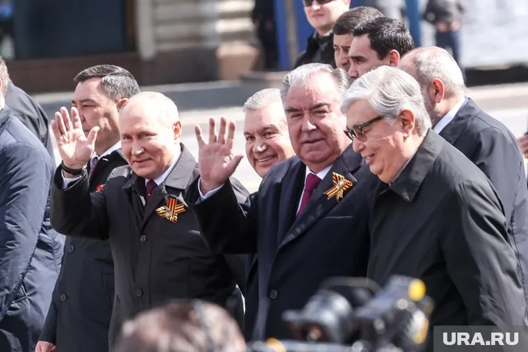 На День Победы в Москву по приглашению президента РФ Владимира Путина приехали лидеры семи стран СНГ