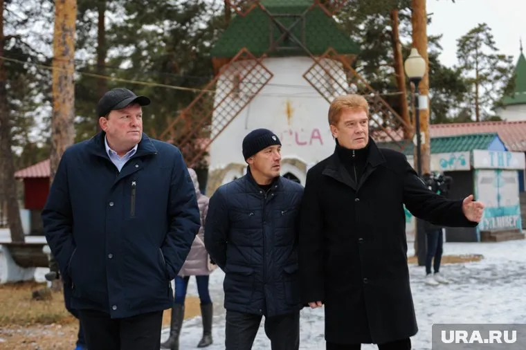 Владимир Елистратов (справа) пообещал отдать парк в концессию