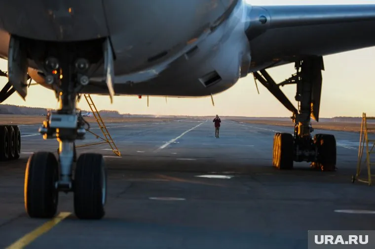 Вылет до Санкт-Петербурга задерживается более, чем на шесть часов
