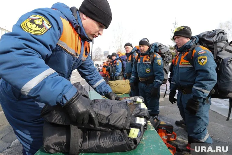 Пермские спасатели продолжают помогать жителям Оренбуржья (архивное фото)