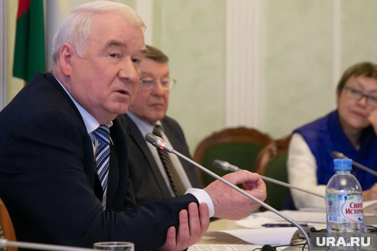 Сергей Корепанов заявил, что вопрос о получении одним из депутатов официальной ставки в думе будет рассмотрен на апрельском заседании