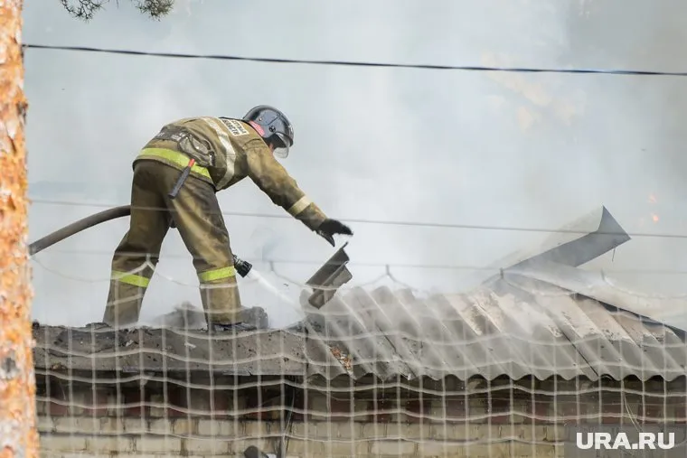 Крыша упала на спасателей (архивное фото)