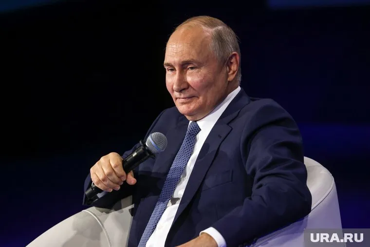 Путин заявил о поддержке молодых семей на всех уровнях