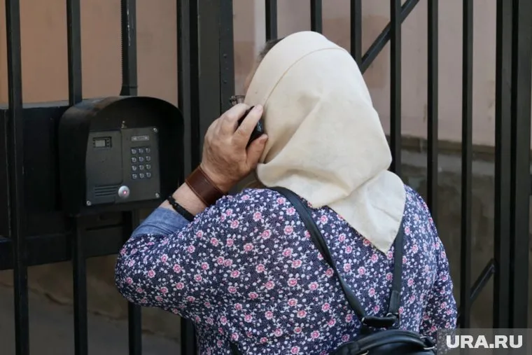 Пенсионерка доверилась гостьям, которые оставили ее без 200 тысяч рублей