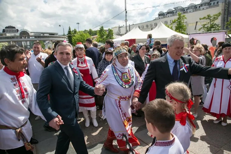 Празднование Дня России. Тюмень, моор александр, национальный костюм
