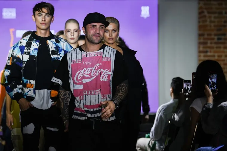 Презентация-показ одежды, разработанной к 300-летию Екатеринбурга. Екатеринбург