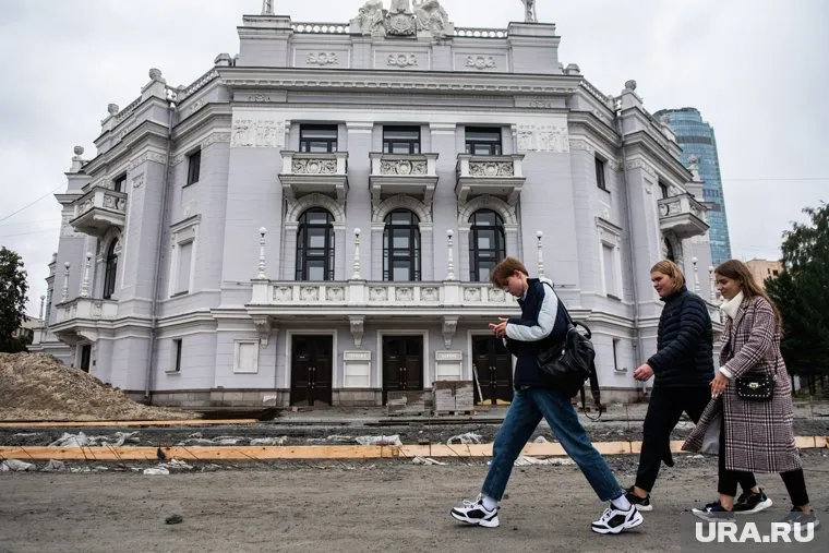 Ожидалось, что сквер будет сдан ко Дню города