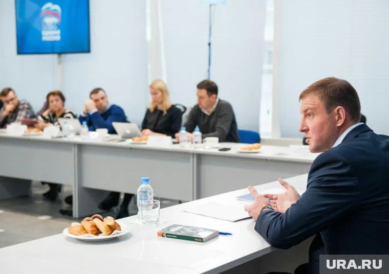 И.о. секретаря Генсовета «Единой России» Андрей Турчак сегодня говорил со СМИ в формате «без галстука»