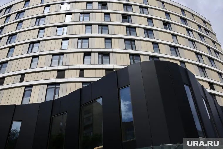 Операции по счетам компании приостановлены в шести банках