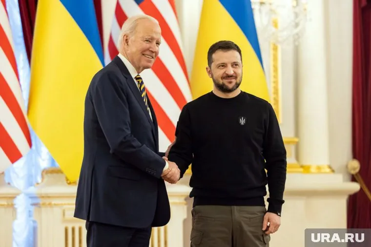 Итальянская газета пошутила над Джо Байденом и Владимиром Зеленским