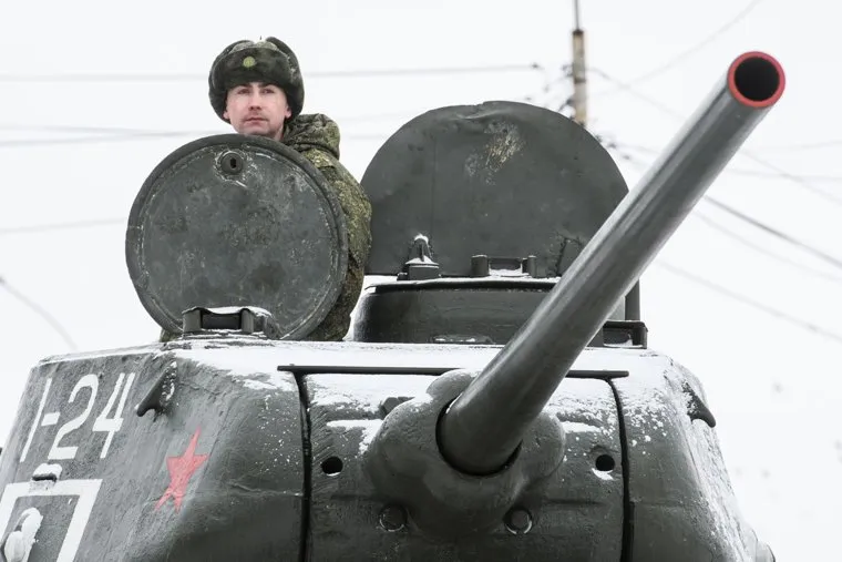 Репетиция парада на 2-ой Новосибирской. Екатеринбург