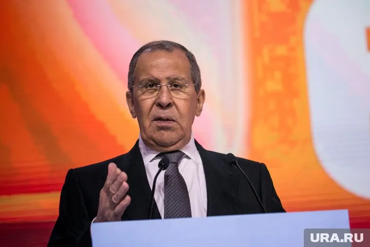 Сергей Лавров пояснил, что выбор остается за Киевом