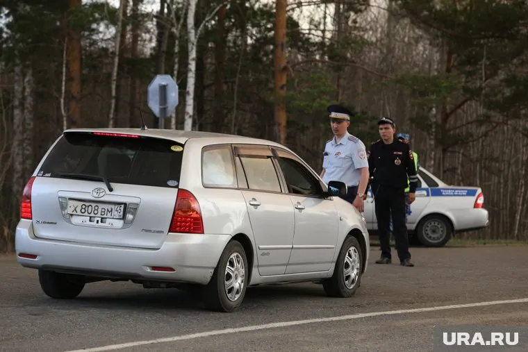 Полицейские Кургана вернули пермяку машину, украденную 13 лет назад
