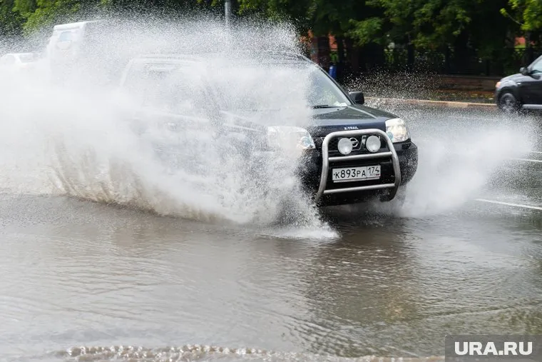 Сотрудники ГИБДД предупредили о затопленном участке Меридиана