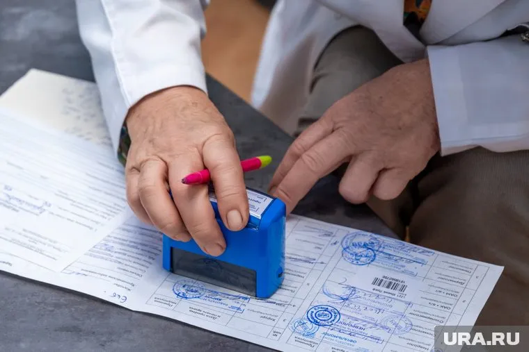 В Соцфонде пояснили об оплате больничного при совмещении работы