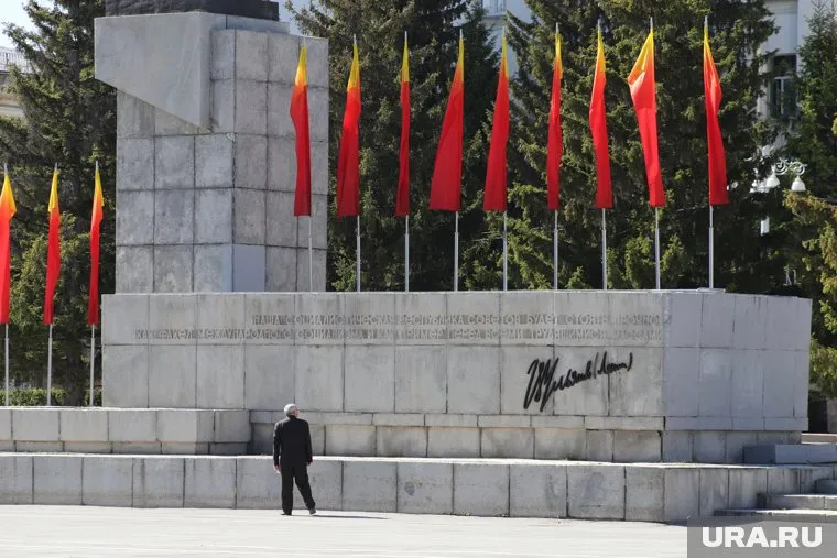 Всего на столбах размещено 12 консолей (архивное фото)