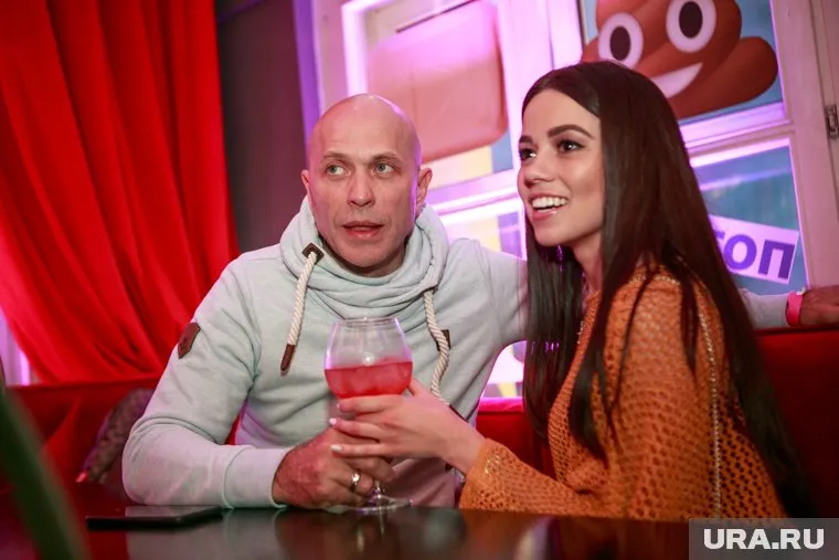 Блогеры получили свою кнопку на пульте телевизора