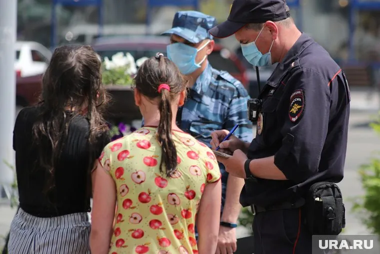 С мая подросткам запрещено находиться на улице без сопровождения взрослых с 23:00