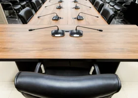 Директор «дочки» «Газпрома» в ХМАО назначил себе еще одного зама